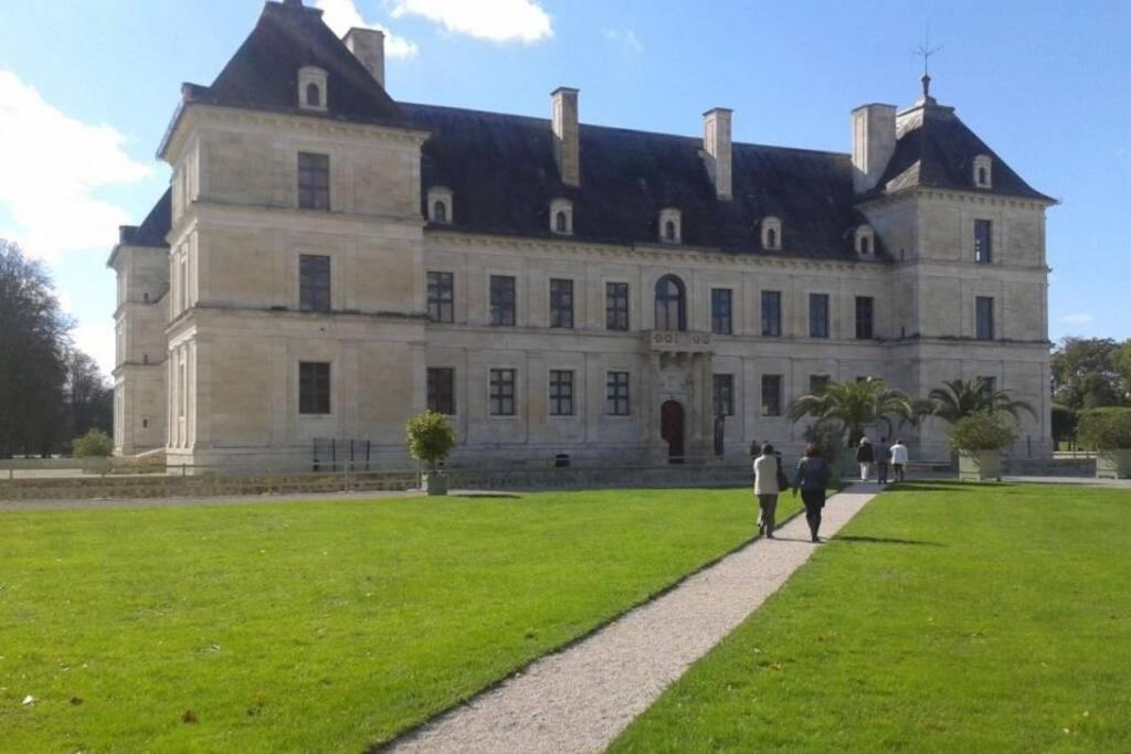 Charmante Maison Bourguignonne Avec Grand Jardin Et Parking Montbard Exterior photo