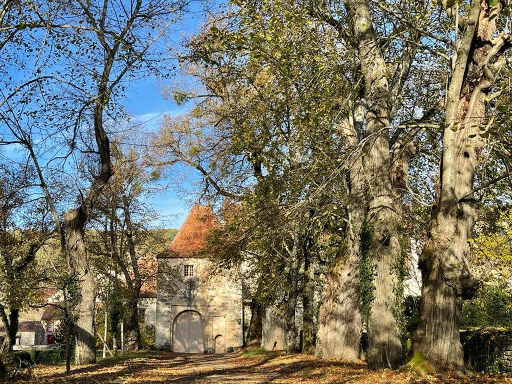 Charmante Maison Bourguignonne Avec Grand Jardin Et Parking Montbard Exterior photo